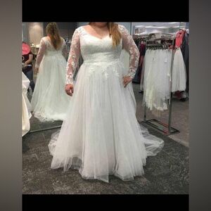 David's Bridal Ivory Gown